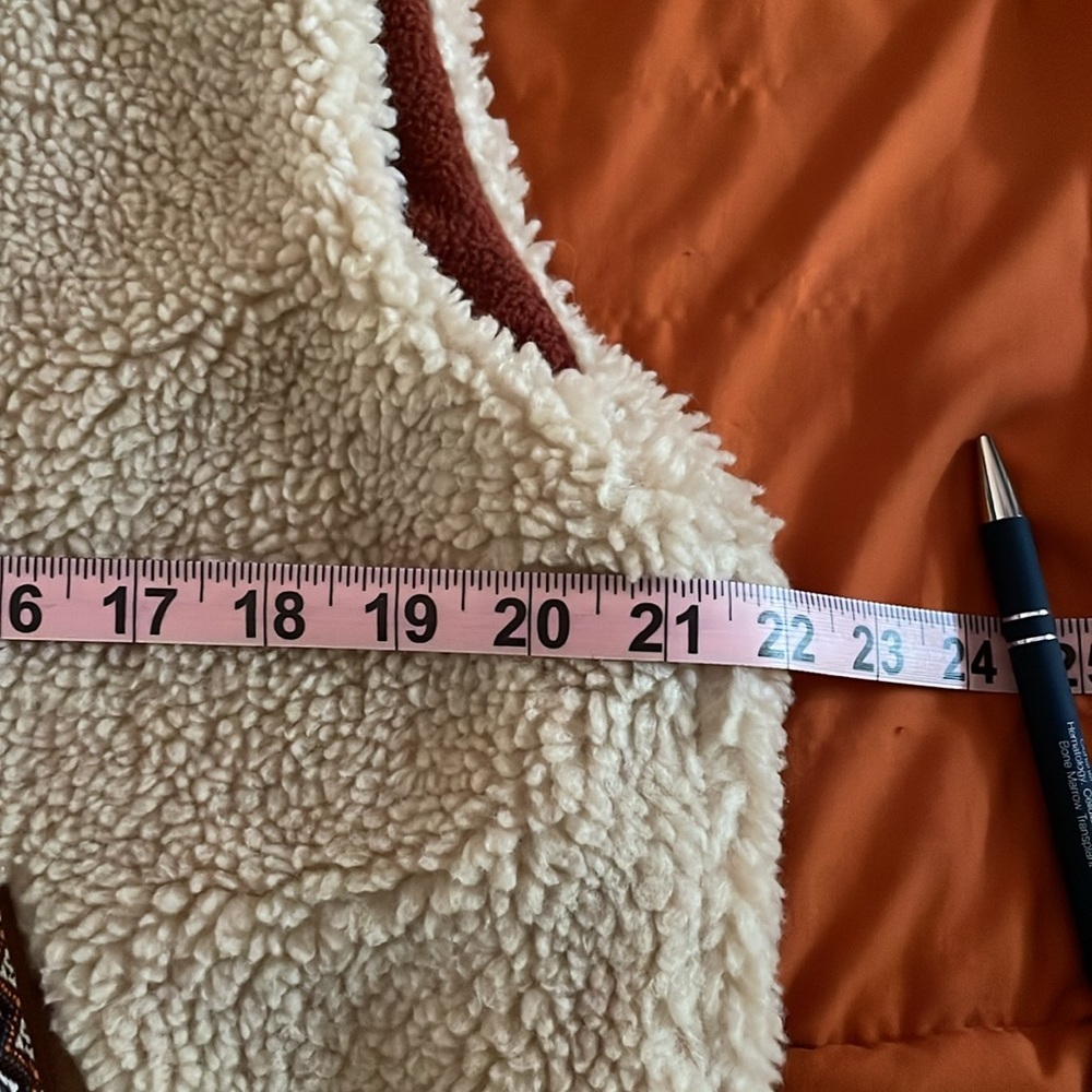 Faherty Ashbury High Pile Sherpa Fleece Vest - Picture 4 of 5